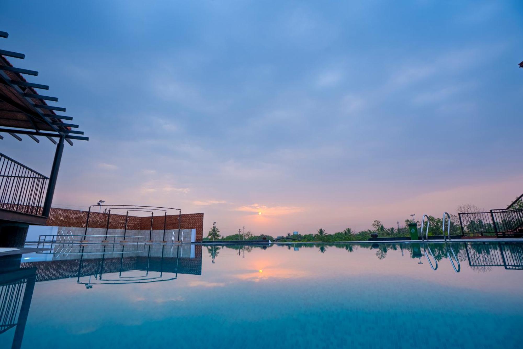 Serene Resort Hyderabad เชมชาบัด ภายนอก รูปภาพ
