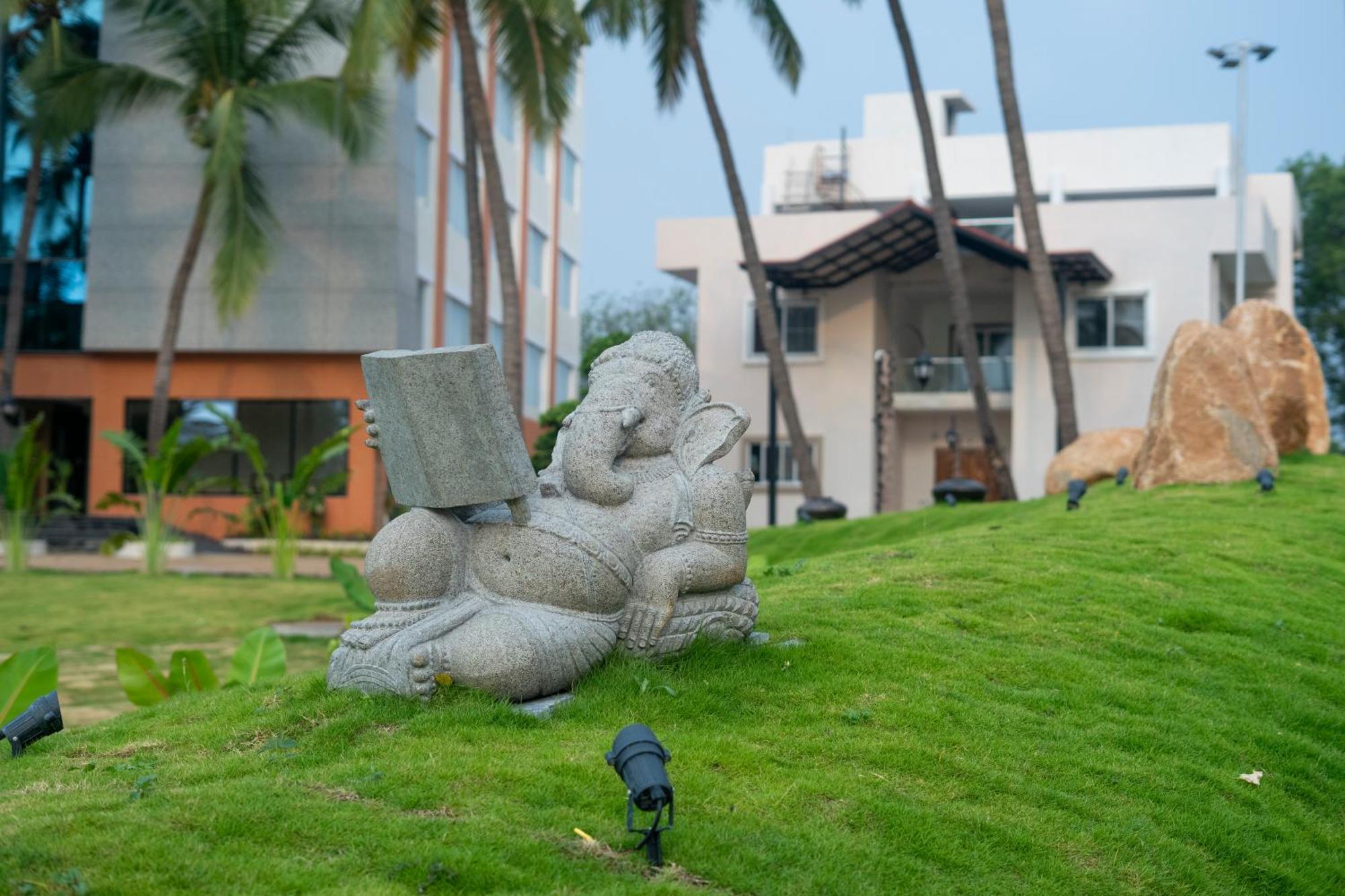 Serene Resort Hyderabad เชมชาบัด ภายนอก รูปภาพ